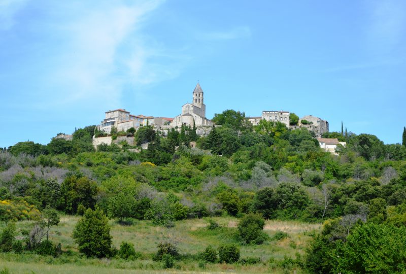 De silhouettes en silhouettes : De haut en bas à La Garde-Adhémar - 0