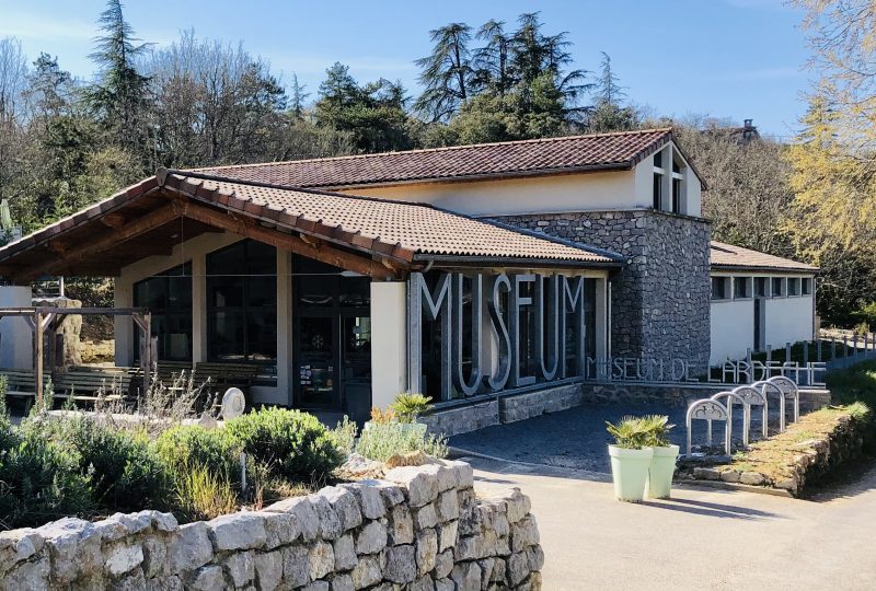 Naturkundemuseum der Ardèche : fossilien unt dinosaurier à Balazuc - 1