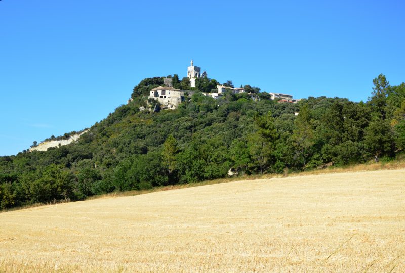 A walk beneath the plateau, betwen rocks and woodland à Clansayes - 1