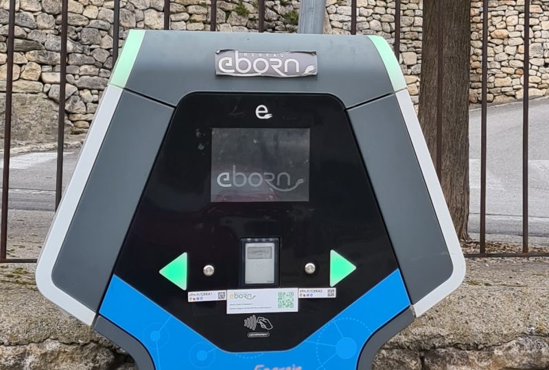 eborn – borne de recharge pour véhicule électrique à Suze-la-Rousse - 0